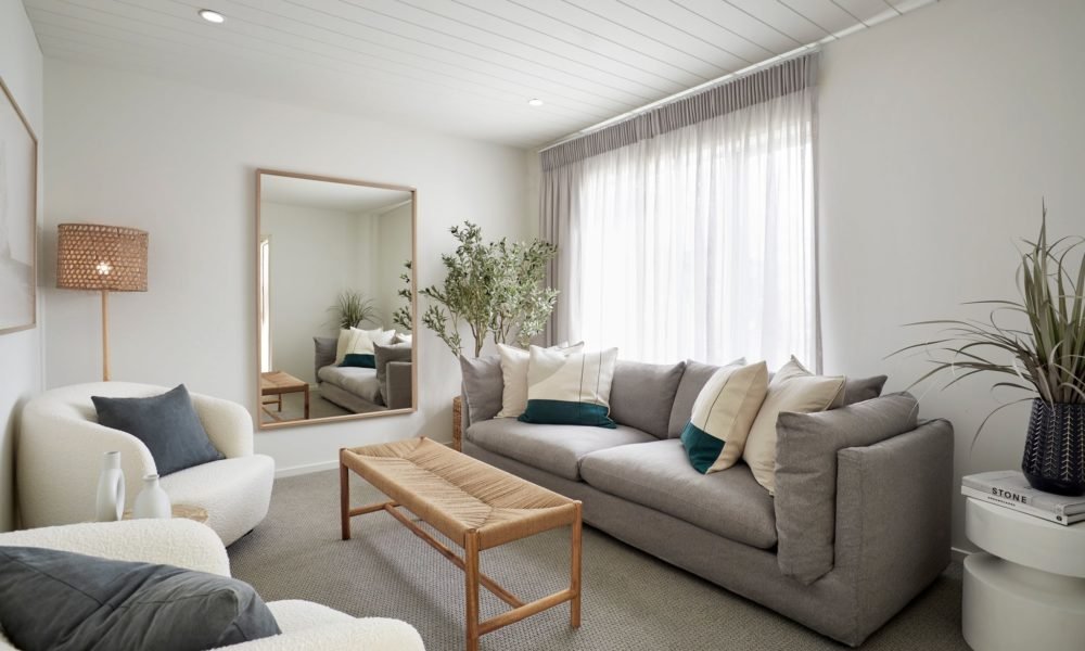 Cladding and sheer curtains are the ultimate complement for living room